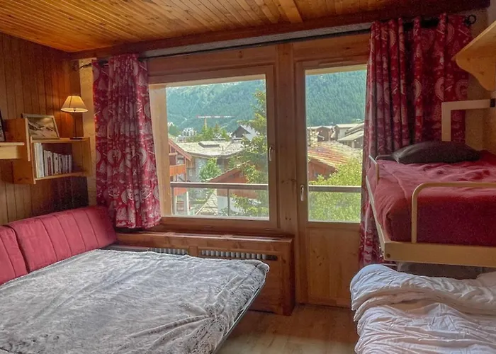 With Balcony And Beautiful View In Lägenhet Val-dʼIsère
